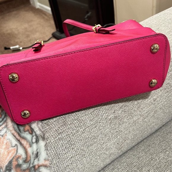 Michael Kors HOT pink Jet set tote! Great condition, barely used - Picture 4 of 6
